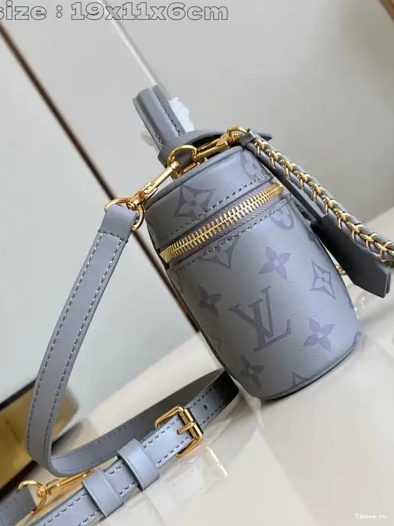 Affordable VUITTON Vanity CM LOUIS Pouch-19 x 11.5 6.5 x Chain 0615